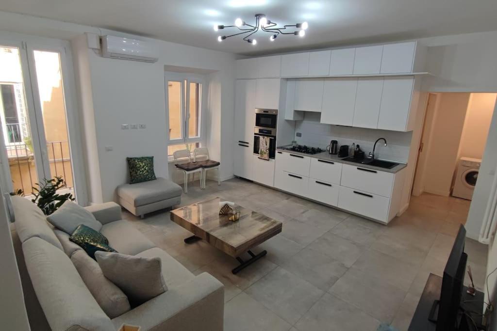 Samdom's Station Termini Appartement *